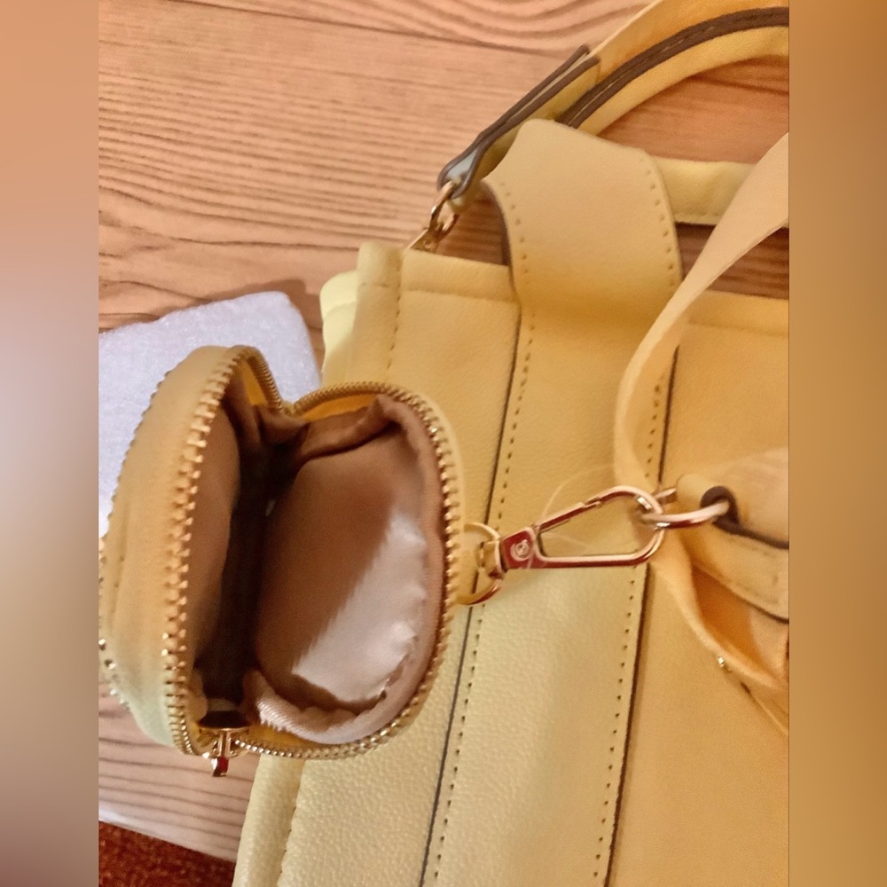 NWOT. Madden NYC Crossbody Handbag - Picture 4 of 7